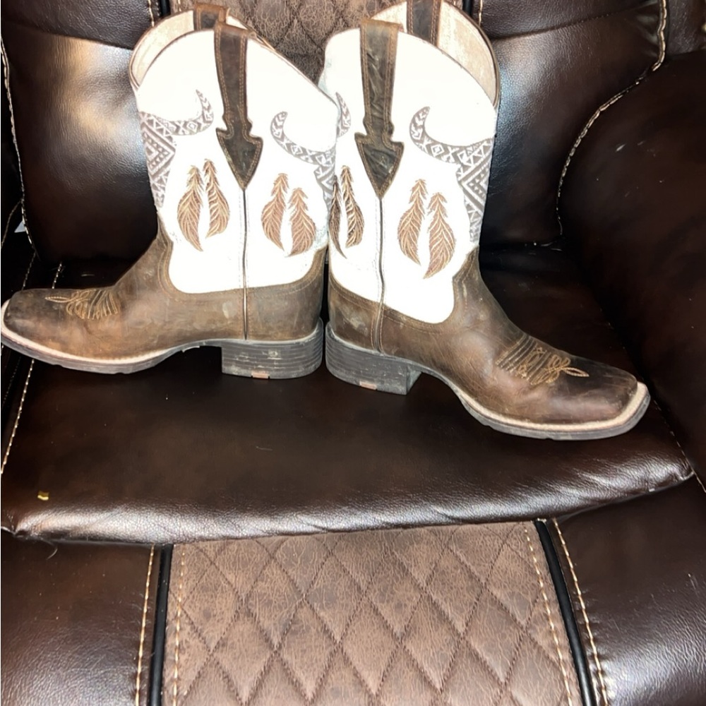 Ariat Size 9 in women’s worn 3 times